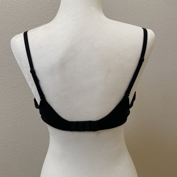 Victoria Secret 36B Plunge Padded Bra - Picture 2 of 4